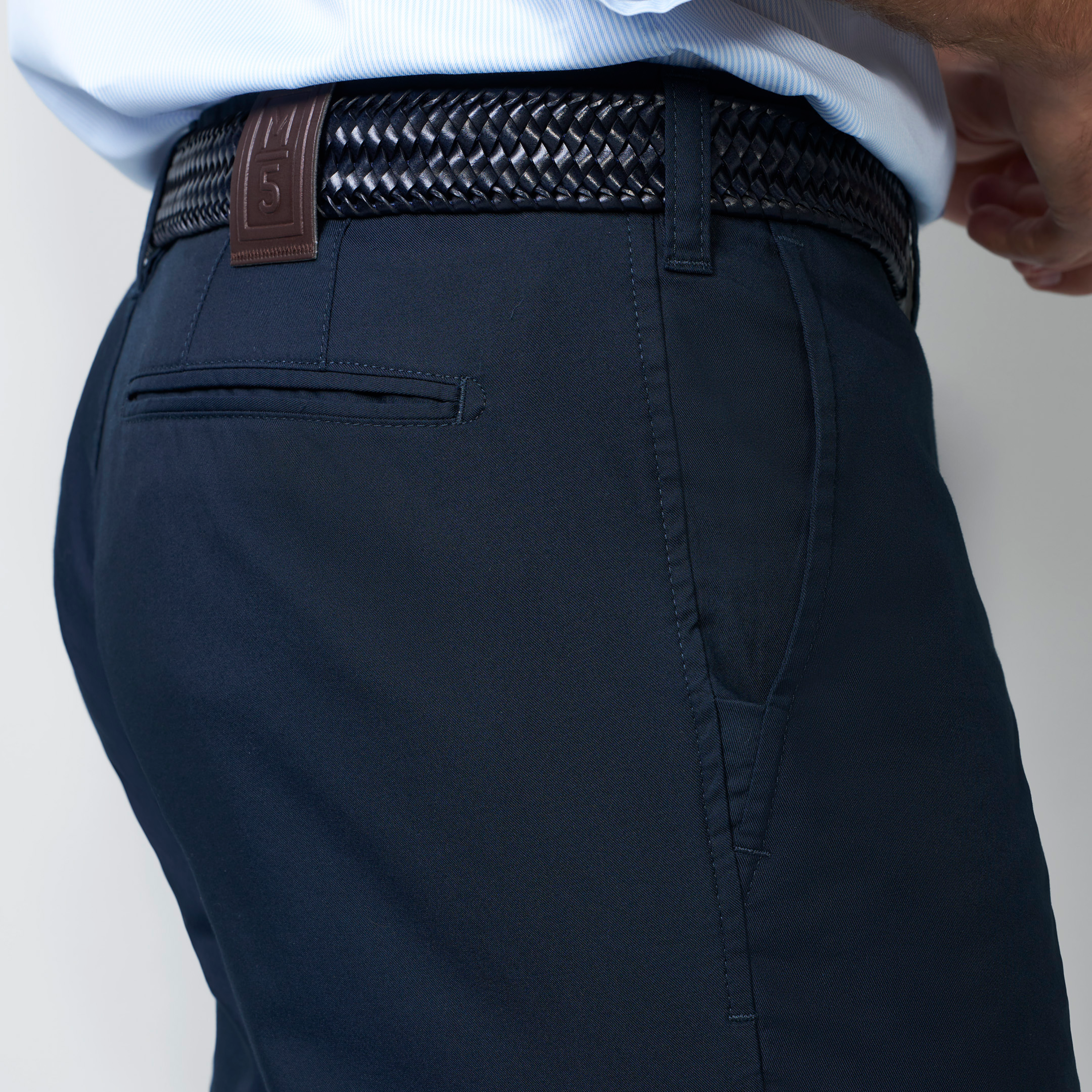 M5 Modern Fit Ultralight Chino - Navy