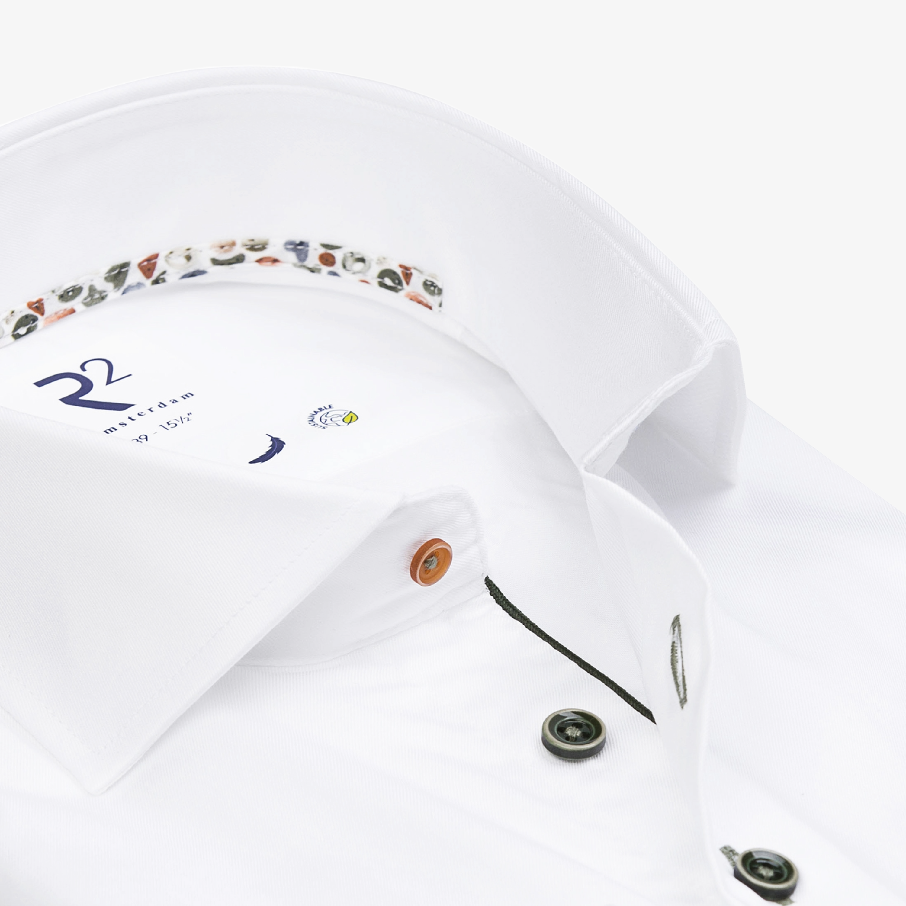 R2 Amsterdam Shirt With Contrast Buttons - White
