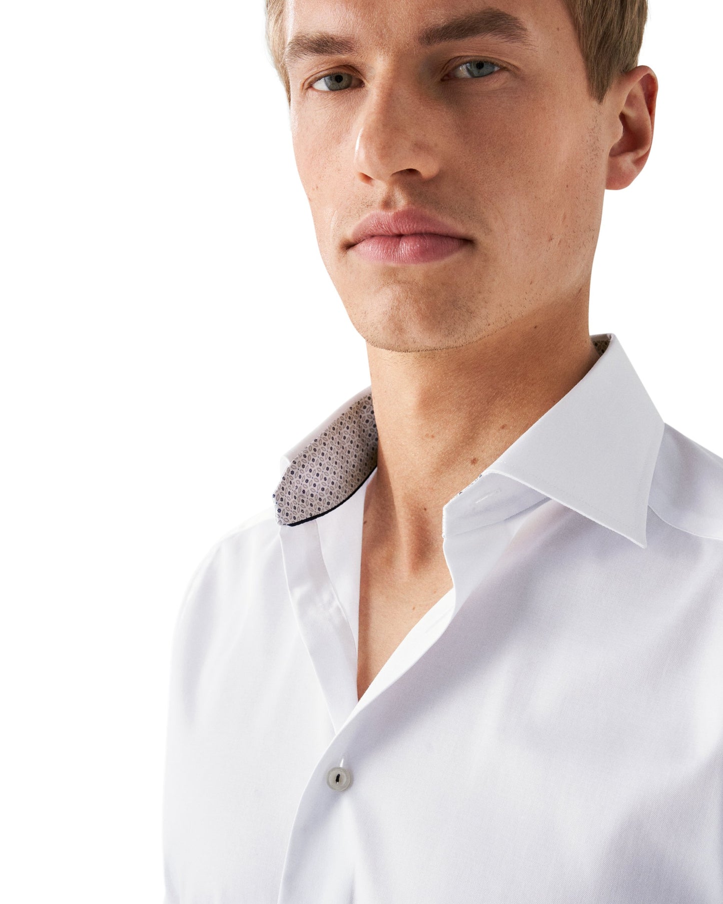 ETON Signature Twill Contemporary Fit Shirt in White with Floral Contrast Details 10001046000