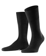 Load image into Gallery viewer, FALKE AIRPORT Socks Black
