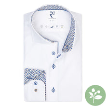 Load image into Gallery viewer, R2 Amsterdam White Shirt with Print Trim 120WSP031
