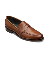 Load image into Gallery viewer, LOAKE Wiggins Penny Loafer Tan Calf
