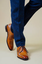 Load image into Gallery viewer, LOAKE Atherton Tan Calf Shoes
